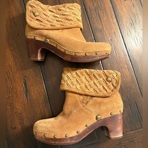 UGG clogs (9)